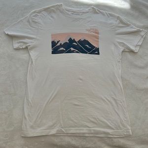 NorthFace Graphic T Shirt Size Small